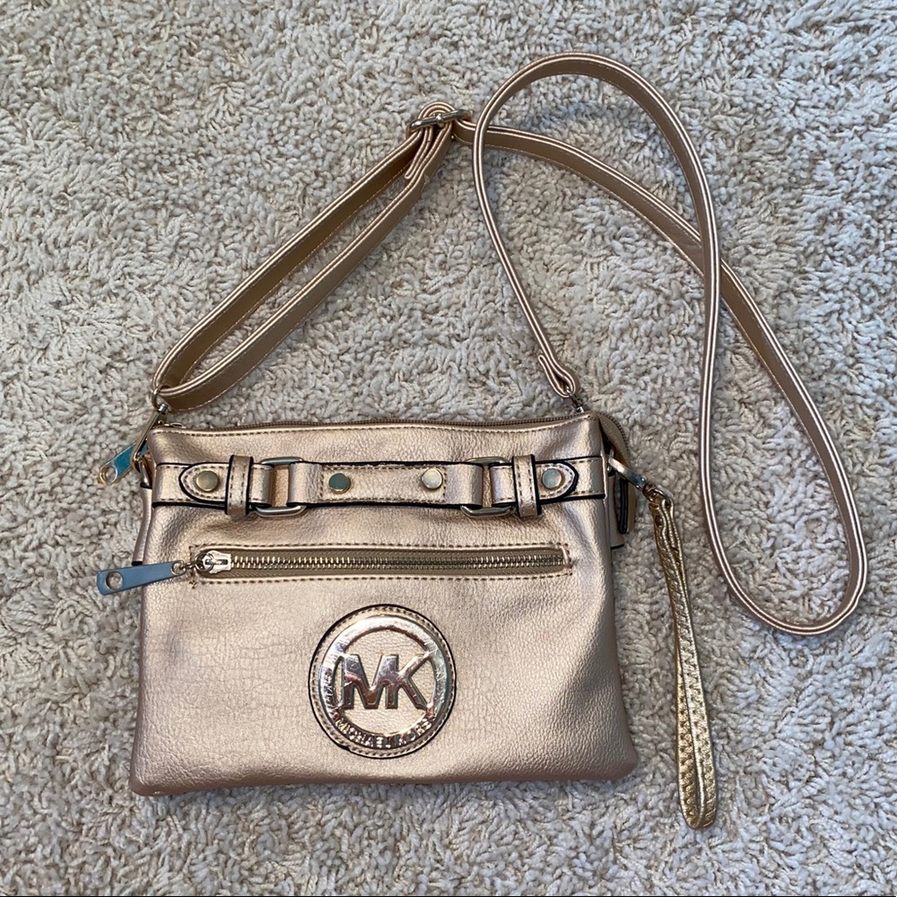 Michael Kors Crossbody (NOT AUTHENTIC)